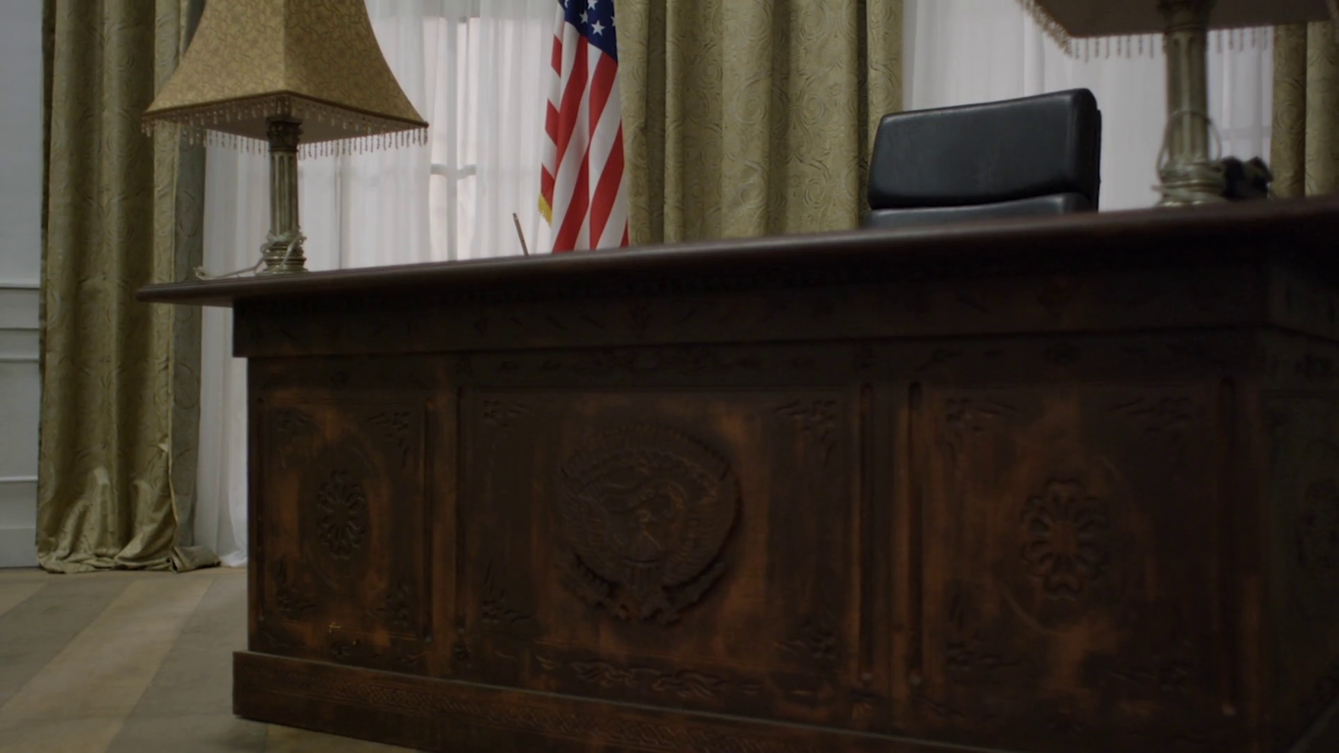 Oval Office Crane Of President Desk White Stock Footage SBV-348391708 ...