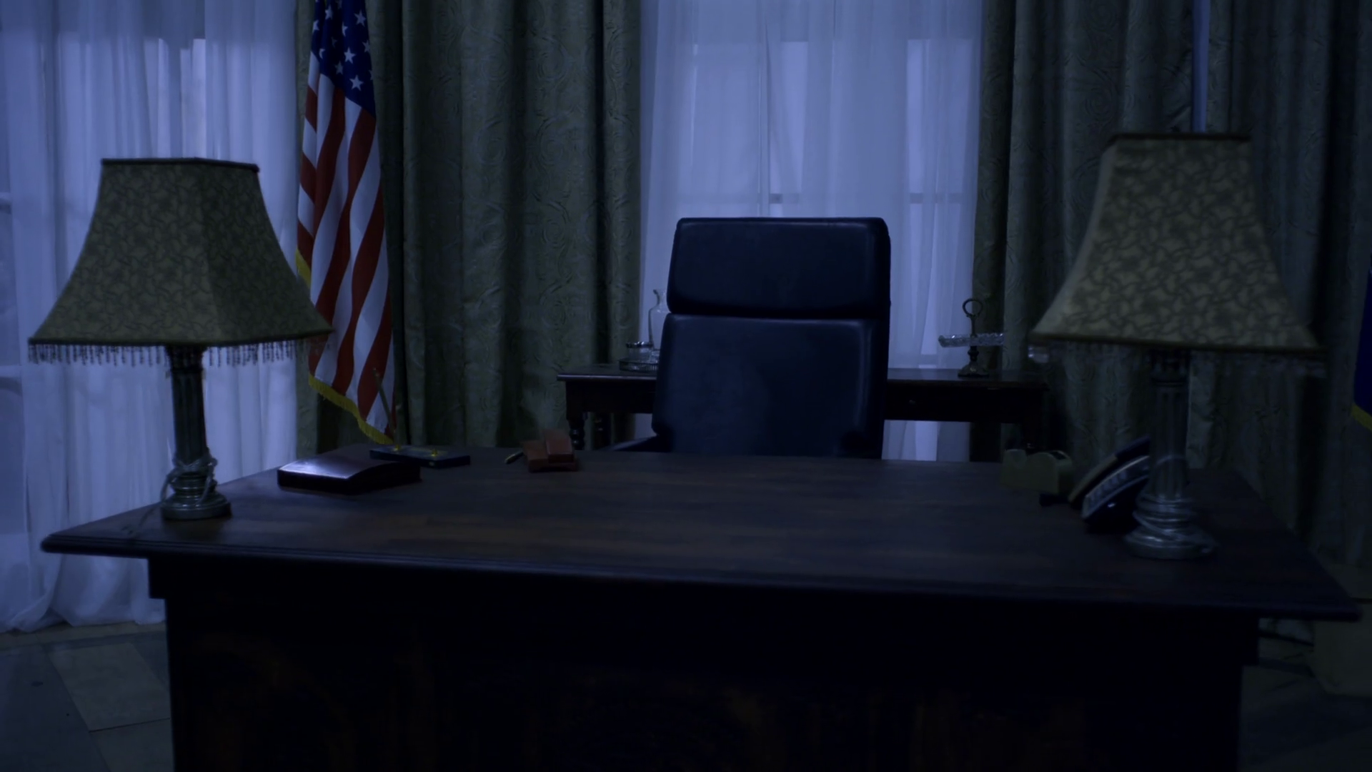 Us President Night In Oval Office Desk Stock Footage SBV-347733903 ...