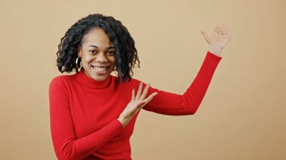 Promo offer: Smiling lady gesturing aside and smiling to camera