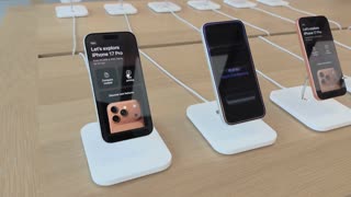 Display of newest iPhone at Apple Store 4k