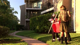 kids trick or treating 