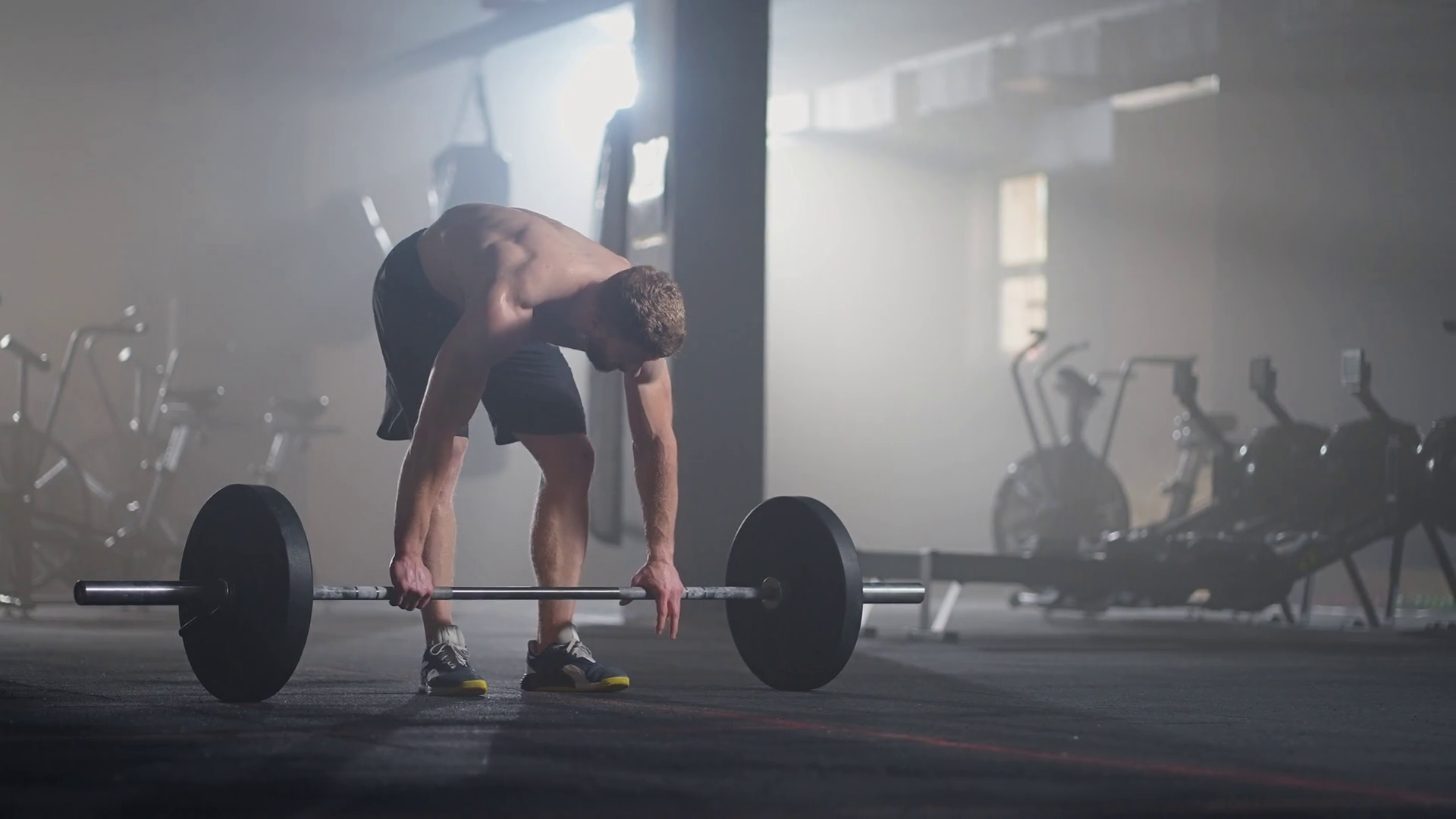 Slow motion Male powerlifter preparing for training in gym. Screaming