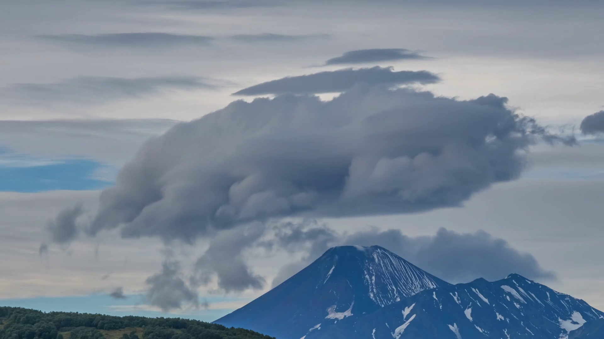 Dramatic Spectacular Lenticular Cloud Stock Footage SBV-348734308 ...