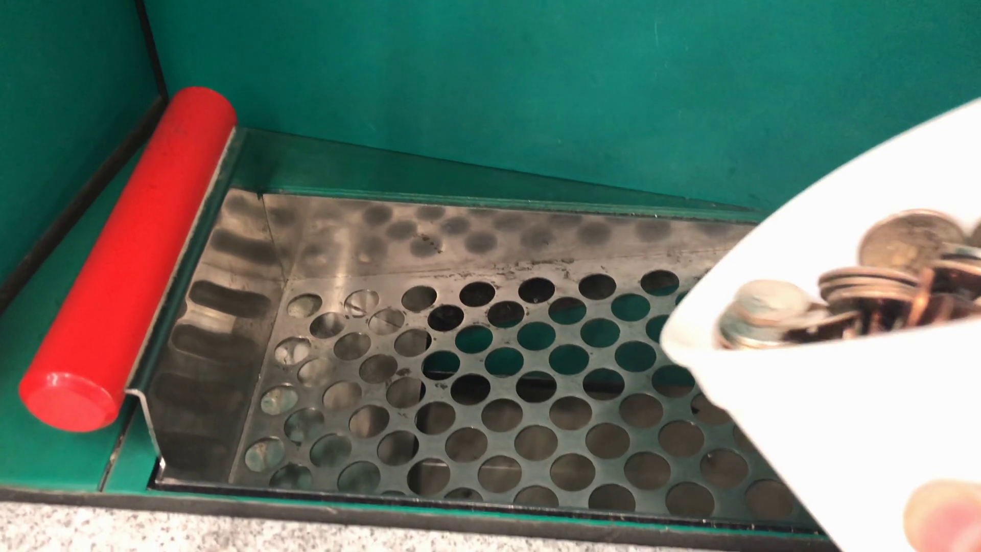 SB0133 Pouring American coins into a money exchange vending machine