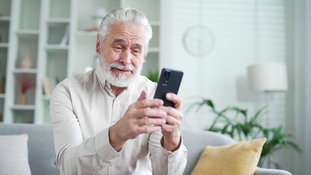 Katta kokrakli etuk ayollarning porno videolari