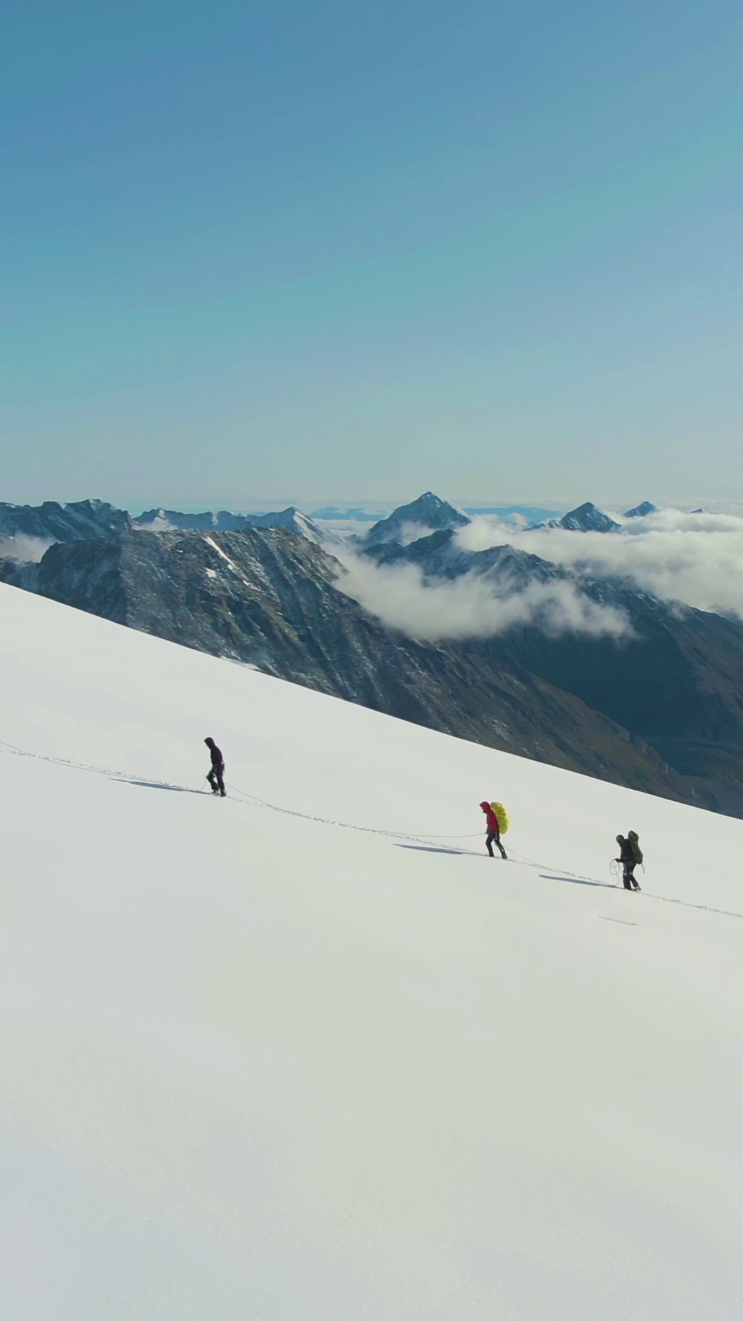 Group Of Alpinists Is Advancing Roped Team Stock Footage SBV-353039186 ...