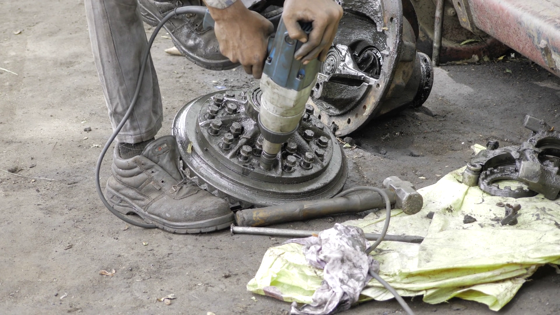 Master Mechanic At Work - Art Of Engine Stock Footage SBV-352375074 ...