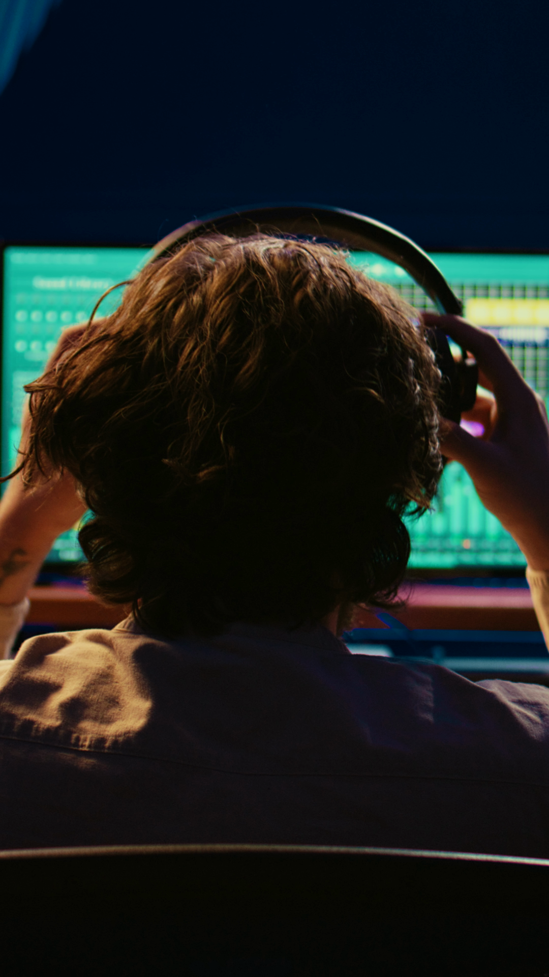 Vertical Video Mixer Producer Develops Audio Stock Footage SBV ...