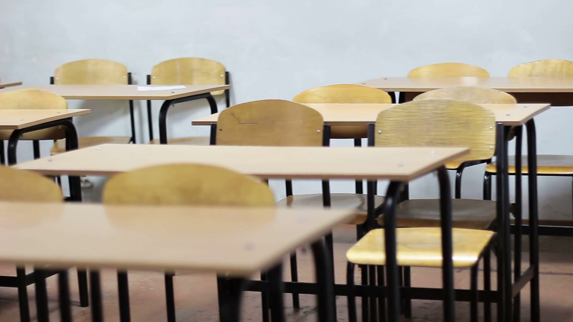 The empty desk essay 06 picture