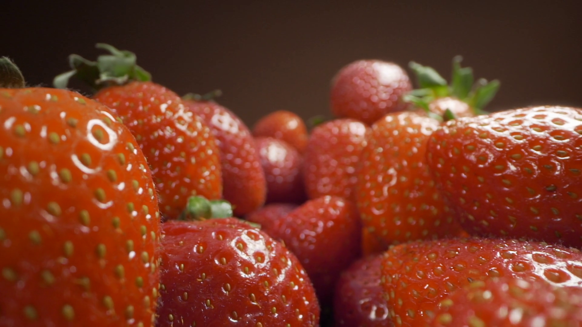 Dolly Zoom To Fresh Ripe Strawberries Stock Footage SBV-335558324 ...