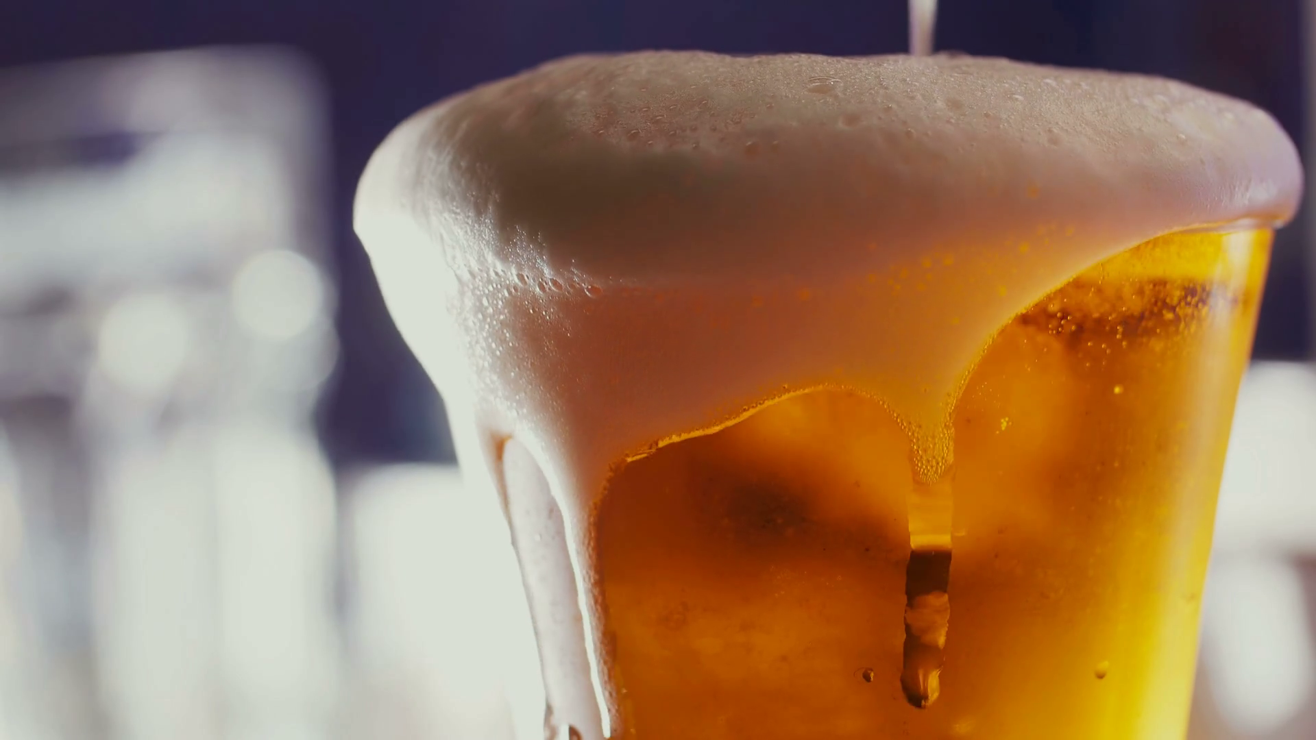 Beer bubbles in the high magnification and closeup. Stock Video