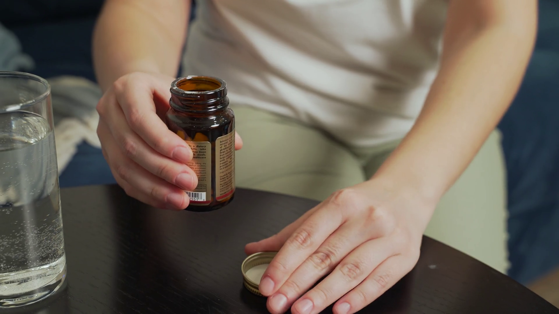 White round tablets are poured onto the trembling hand from an open
