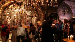 church of the holy sepulchre people pray - Editorial