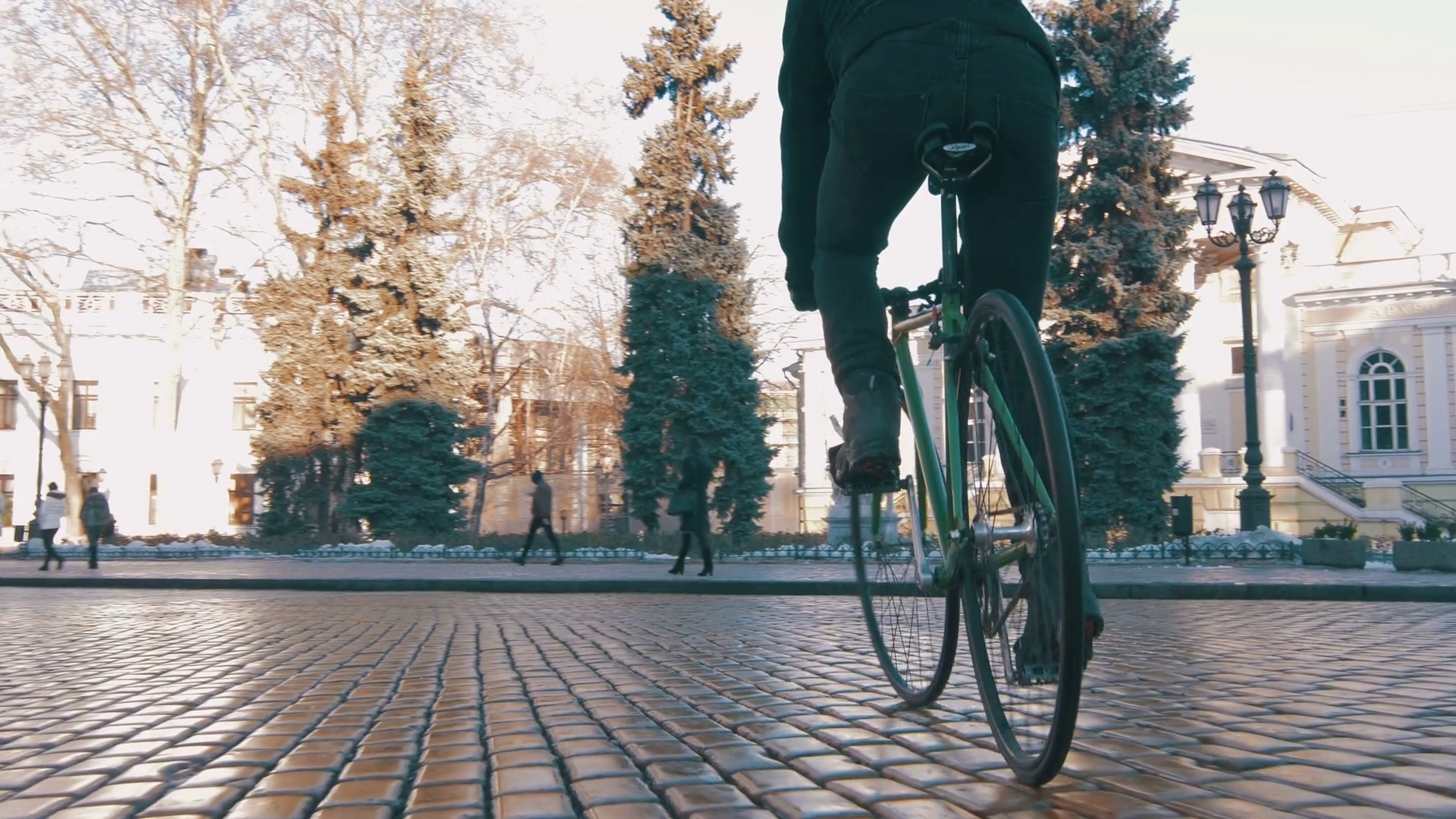 Guy riding fixed gear bike in city centre, 4k Stock Video Footage 0010