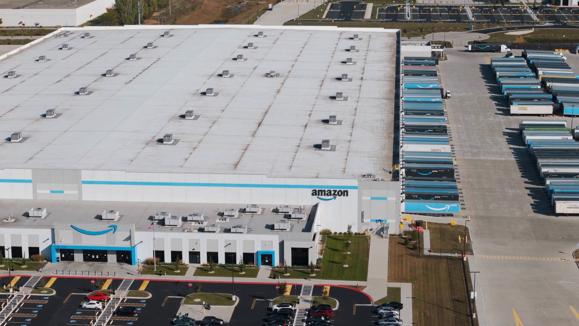 Amazon Warehouse Exterior Busy Yard With Stock Footage SBV-352953753 ...