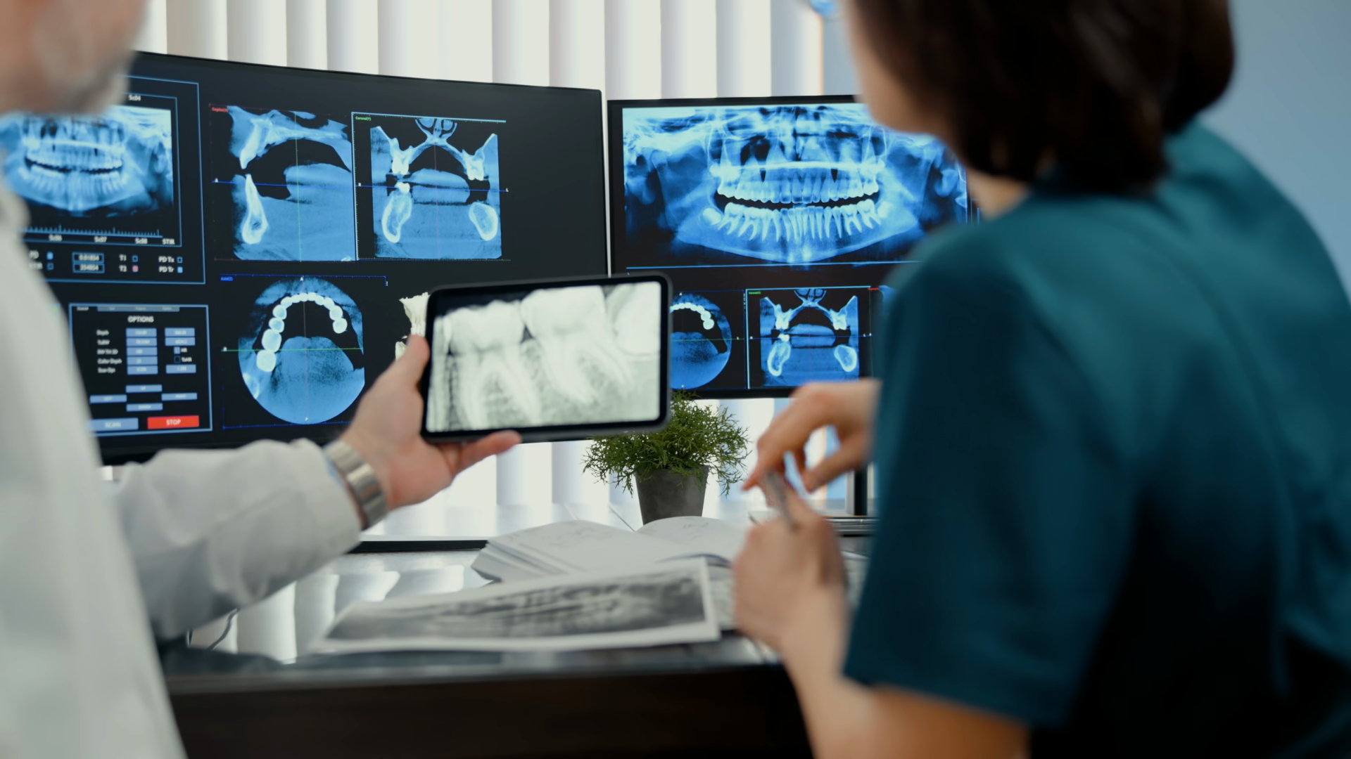 Doctors Are Analyzing Teeth Mri Ct Scan Stock Footage SBV-353922964 ...
