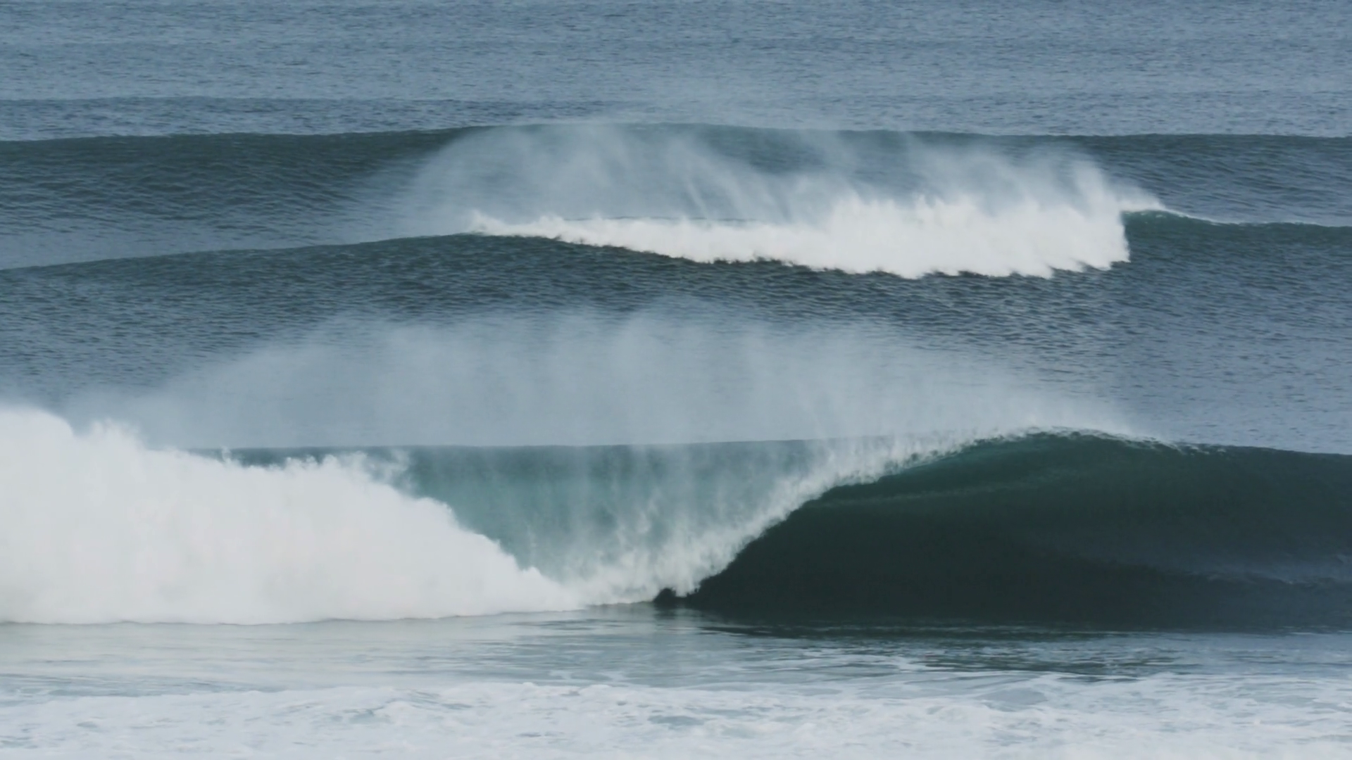 Side View Of Barreling Surf Wave With Foam Stock Footage SBV-352274448 ...