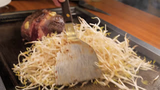 Sizzling Teppanyaki Plate with Fresh Mung Bean Sprouts and Meat