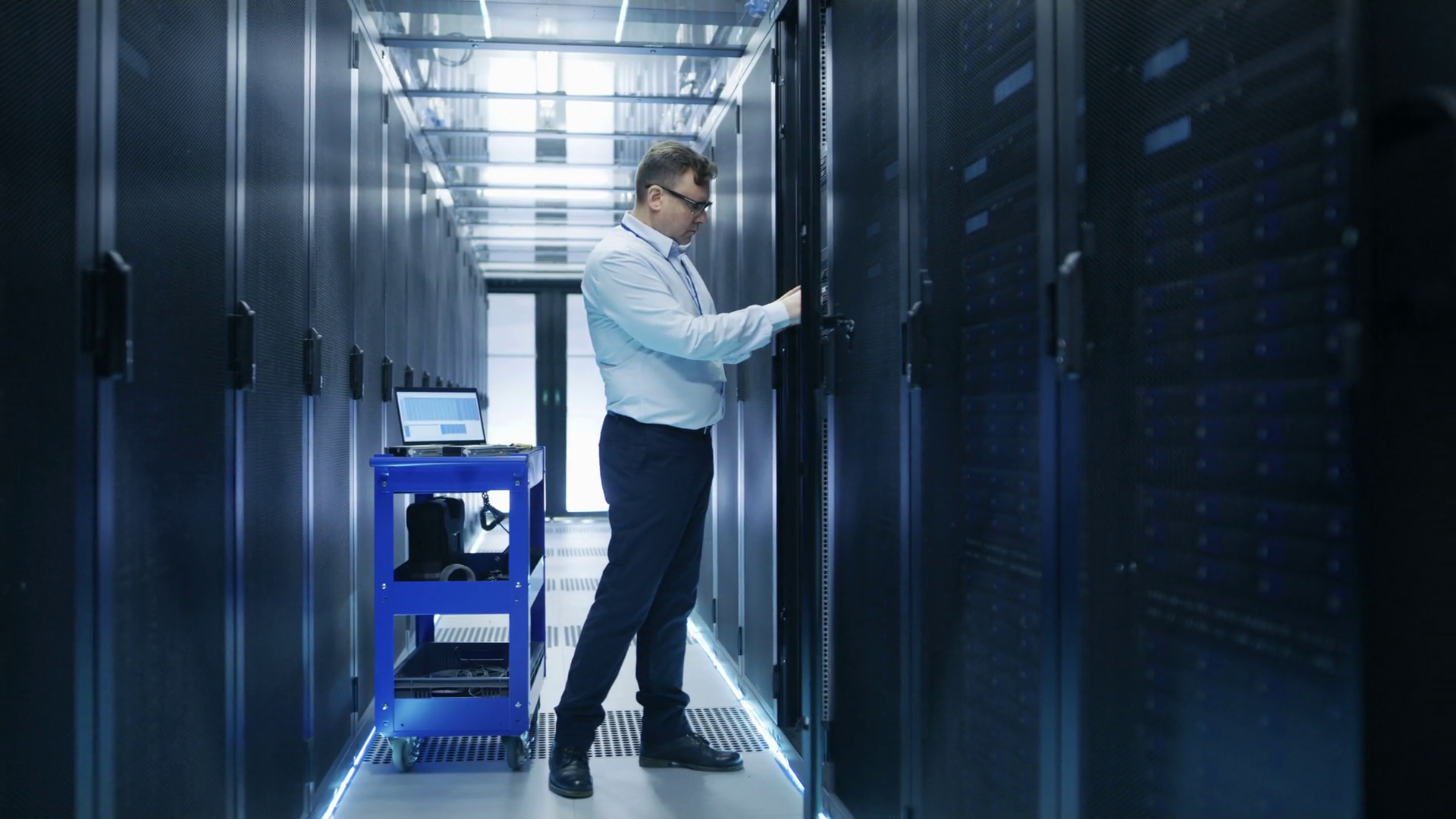 It Engineer Taking Hard Drives Off Crash Stock Footage SBV-352250367 ...