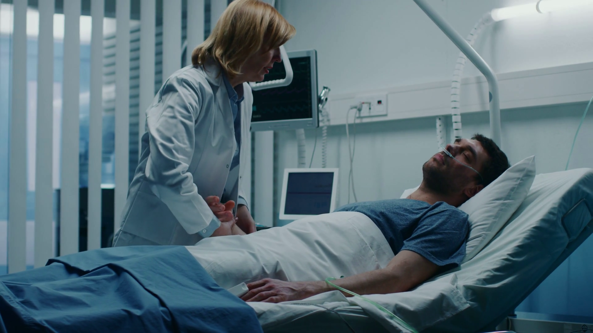 Emergency In Hospital Doctor Nurse Rush Into Stock Footage SBV ...