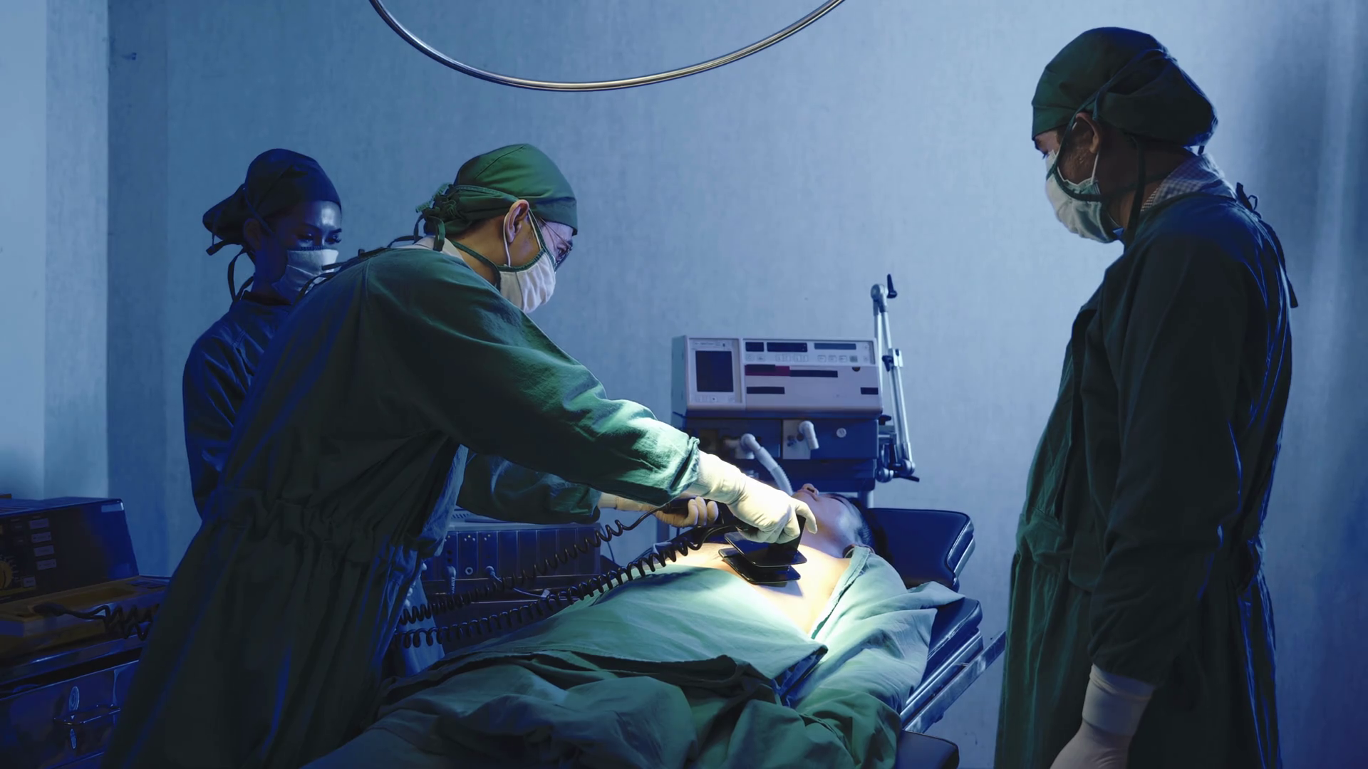 Defibrillation cardiac dysrhythmia, Surgical doctor team performing