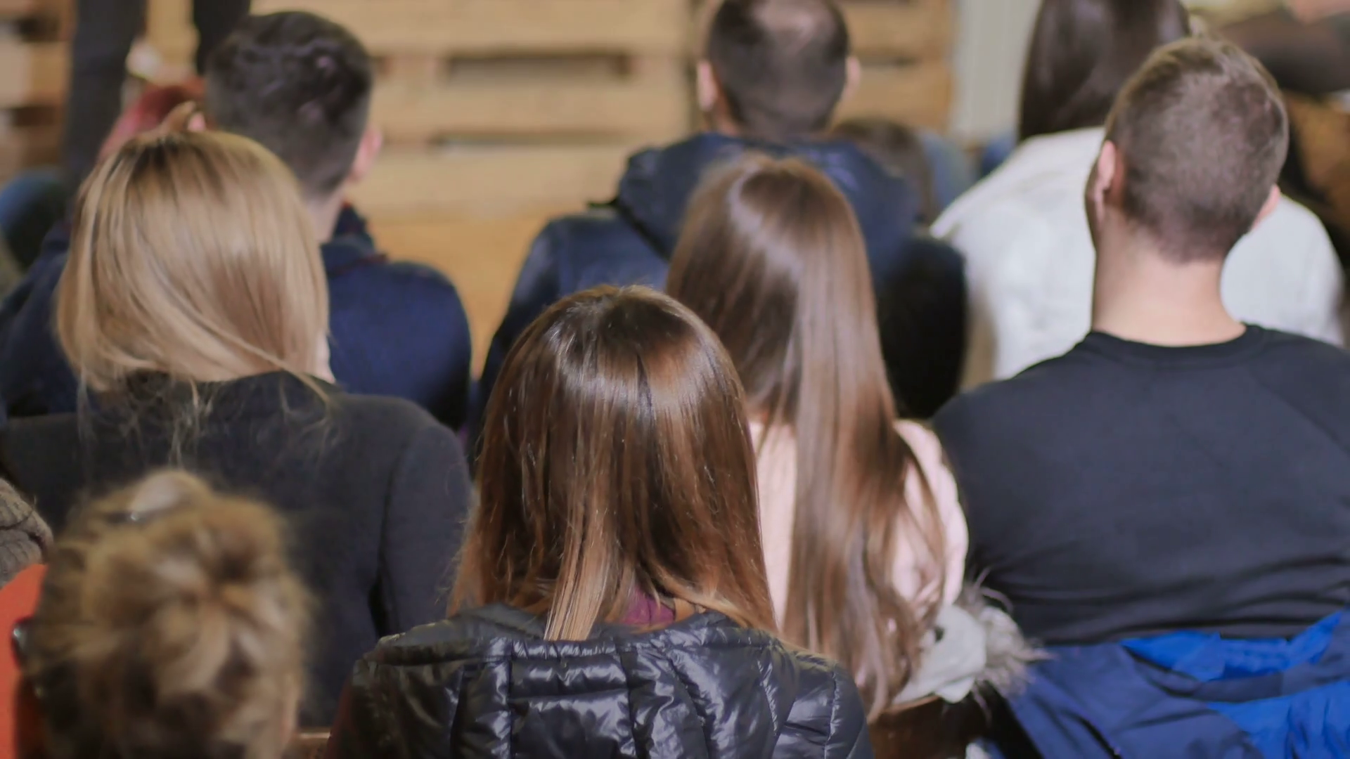 The crowd sit on pillow on floor on the standup show Stock Video