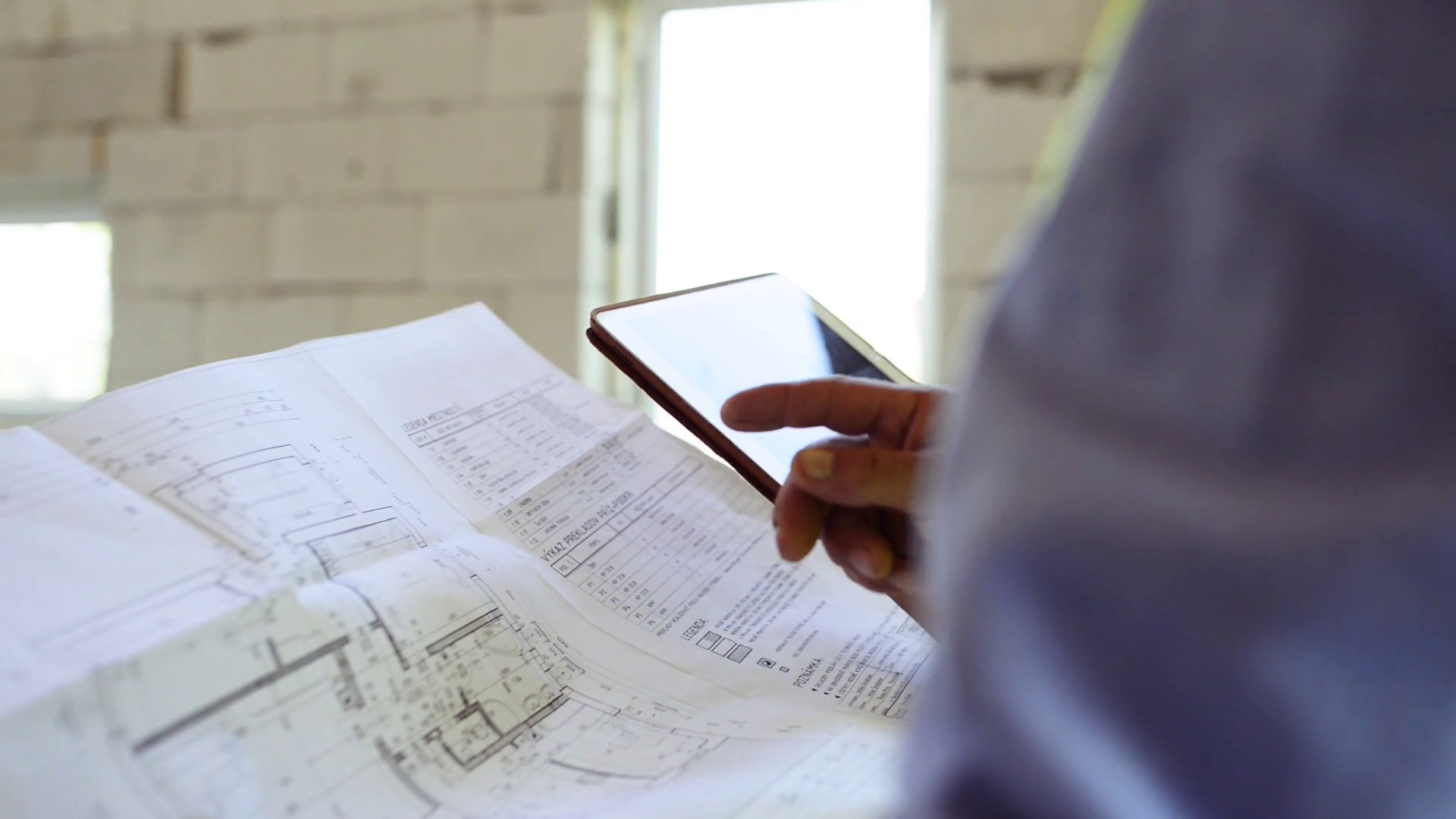 Architects and home owner with tablet at the construction ...