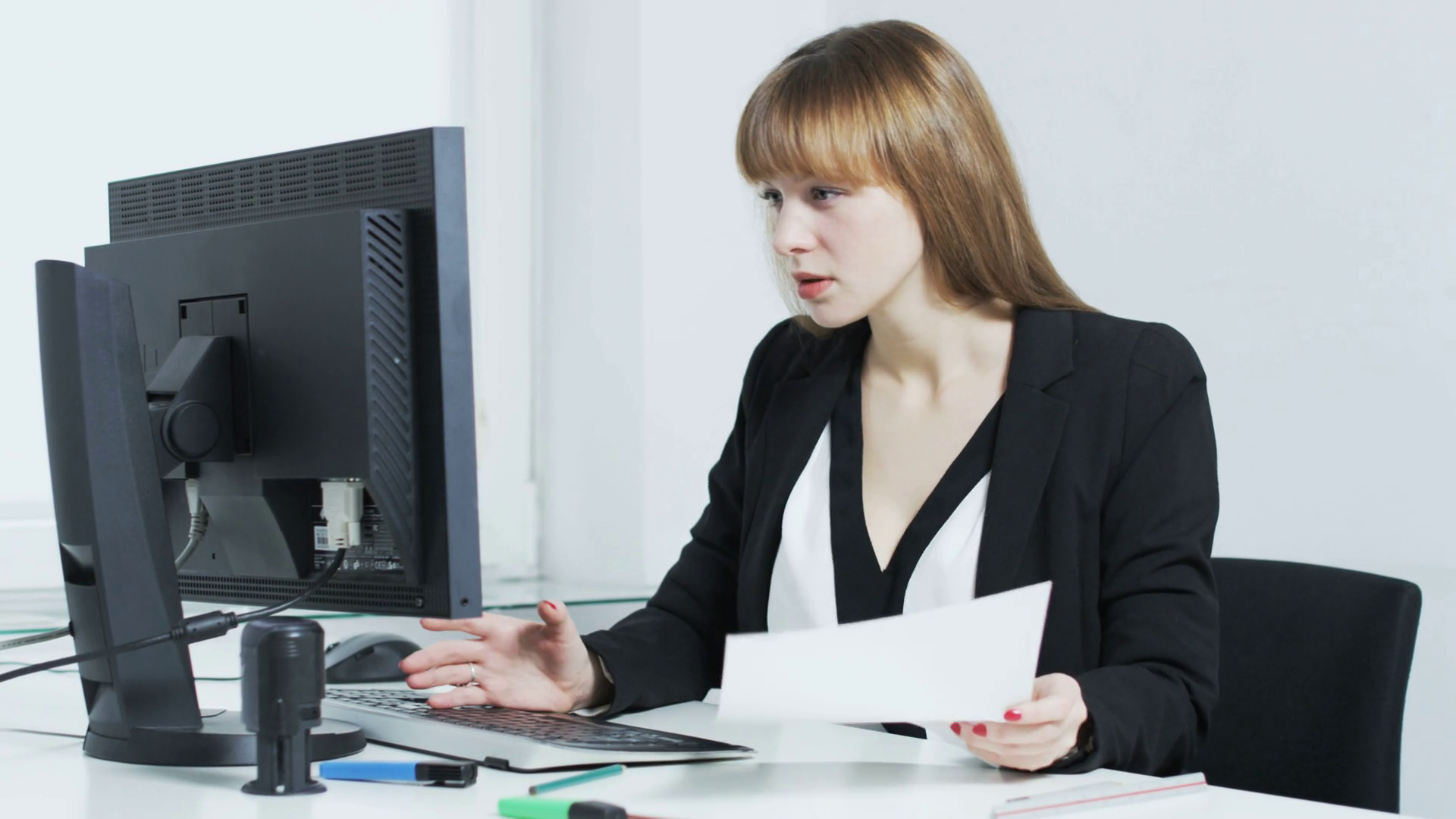 Young woman surprised while looking at a computer Stock Video Footage