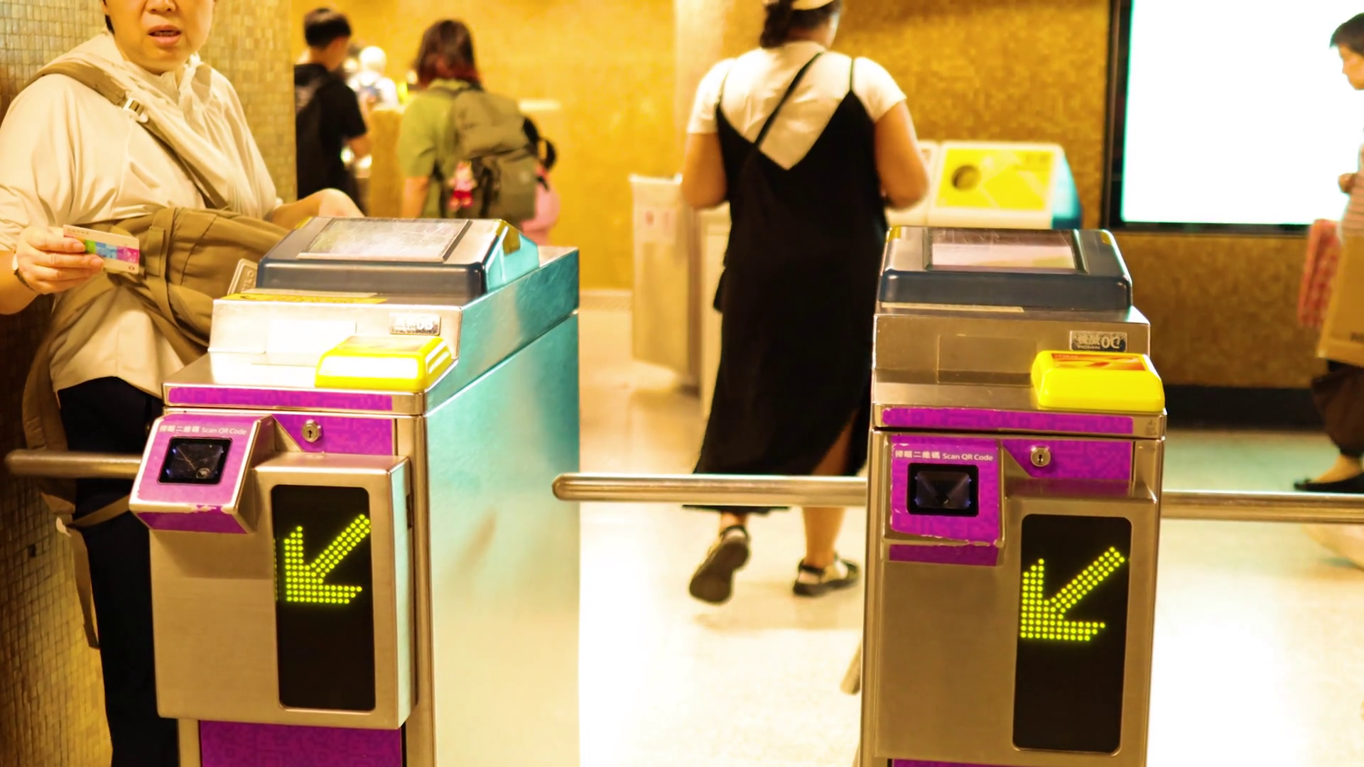 Tapping Card At Hong Kong Mtr Stock Footage SBV-352515592 - Storyblocks