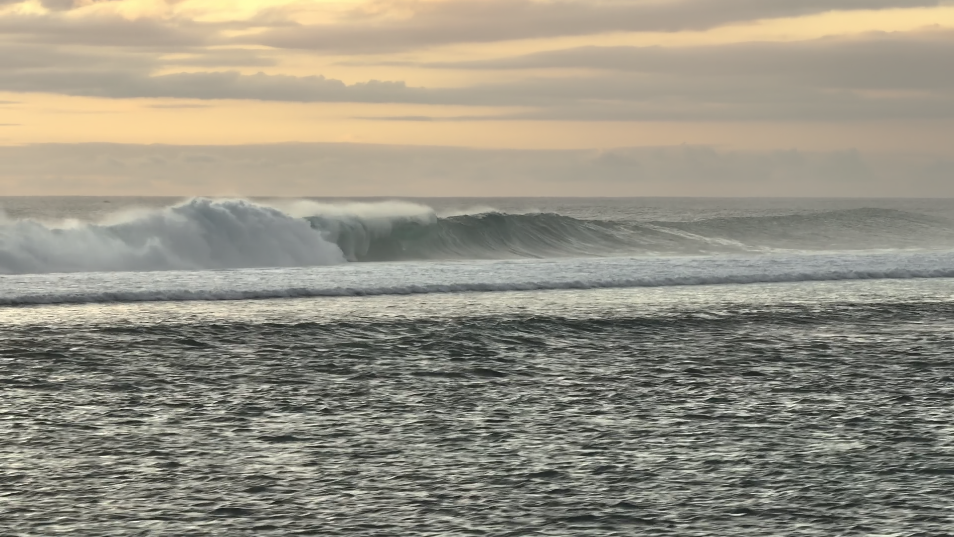 Barreling Wave With Texture Wind Spray Raw Stock Footage SBV-352594358 ...