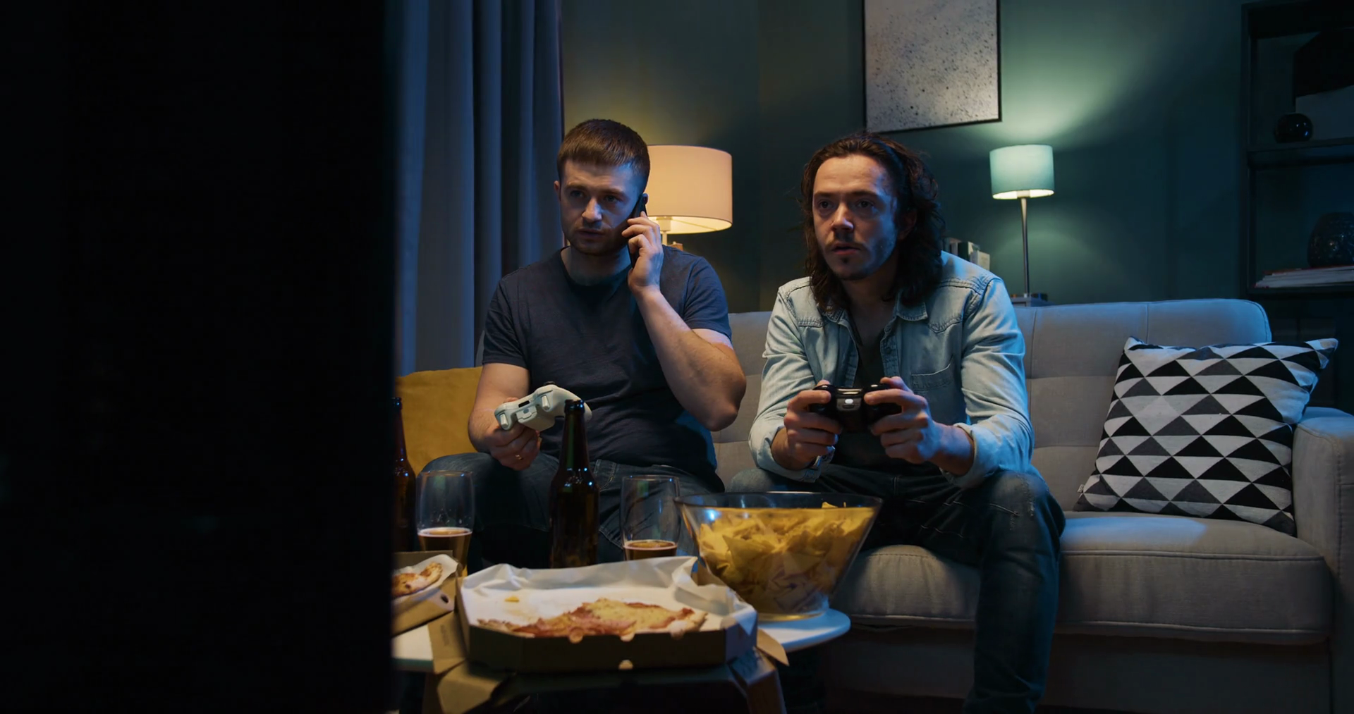 The guy on the couch koreamasa