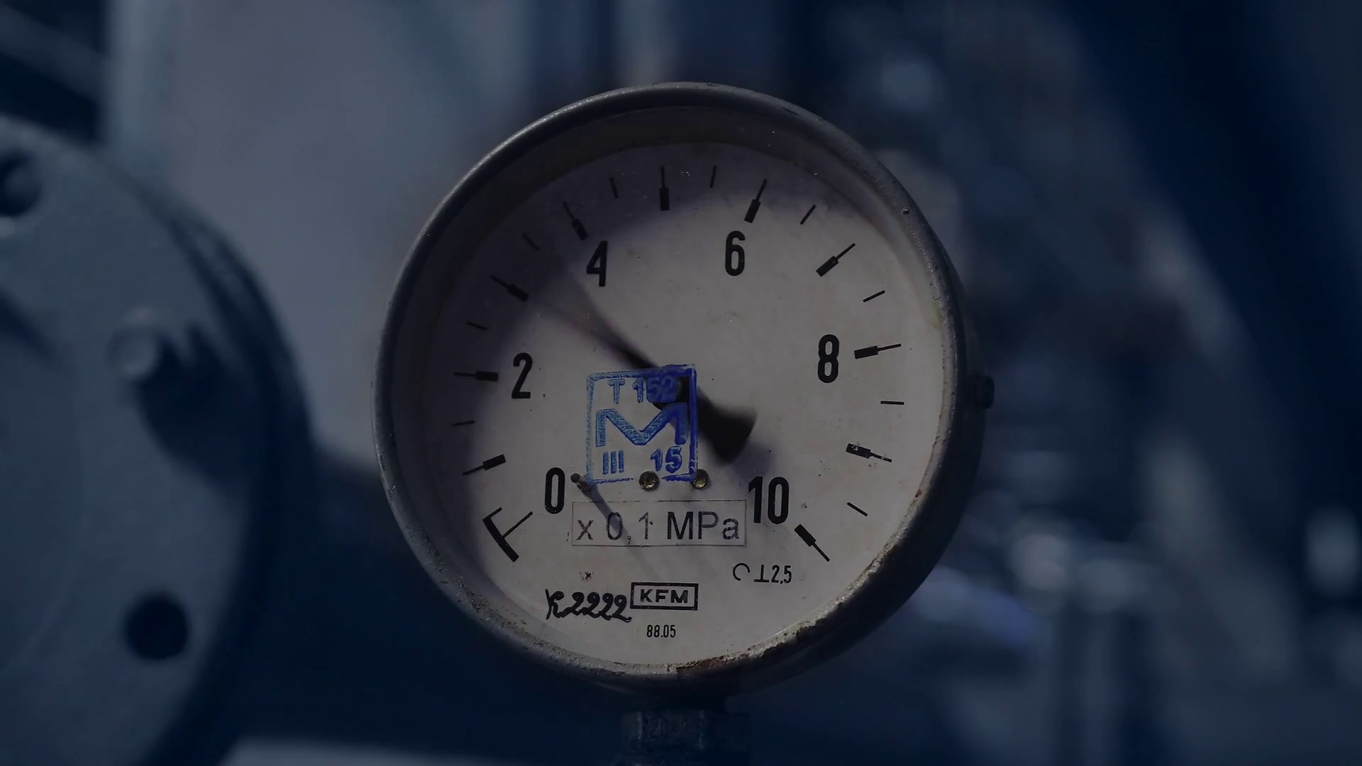 Pressure measuring gauge. arrow quivers and fluctuates greatly. Industrial water filtration and