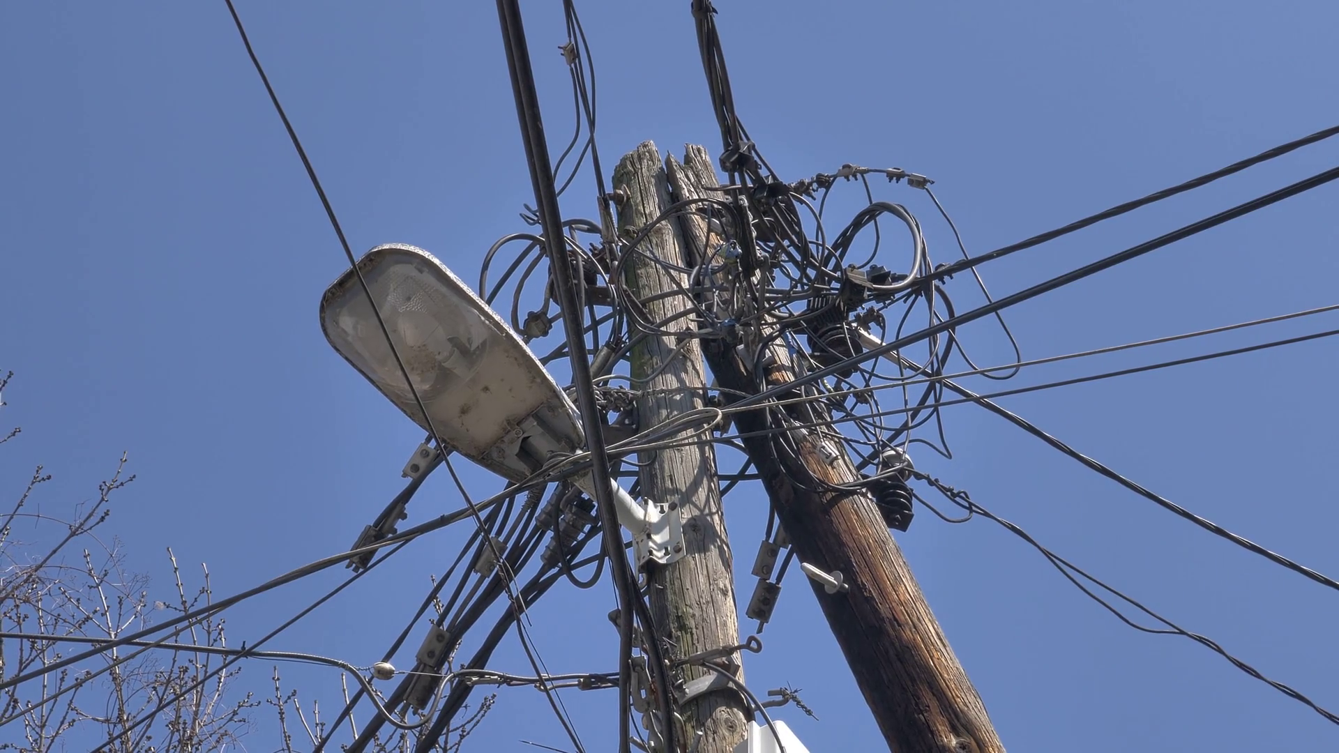 Footage of tangled comunication wires and example of bad cable