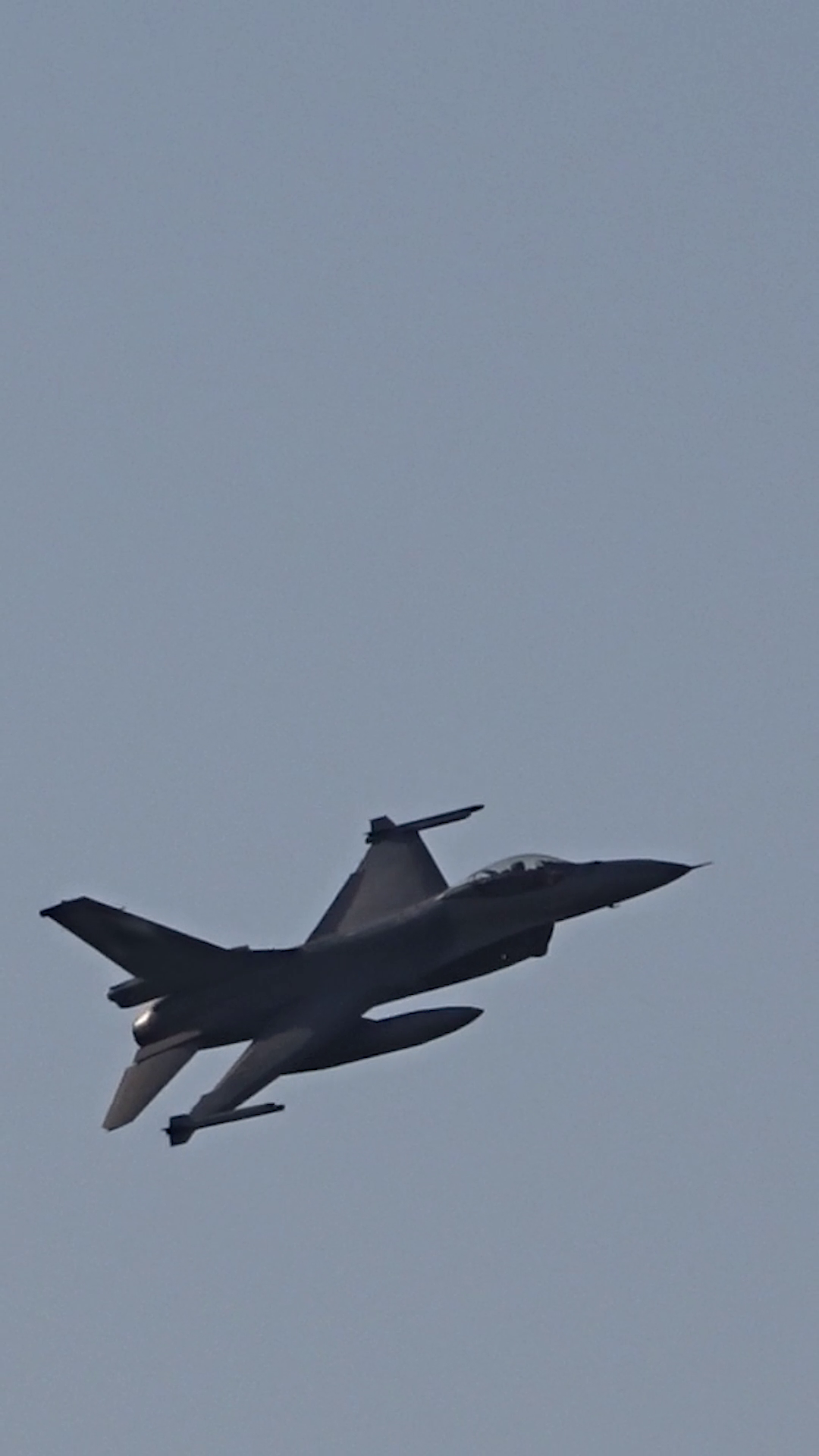 Fighter Jet Performing Evasive Maneuvers Stock Footage SBV-353238272 ...