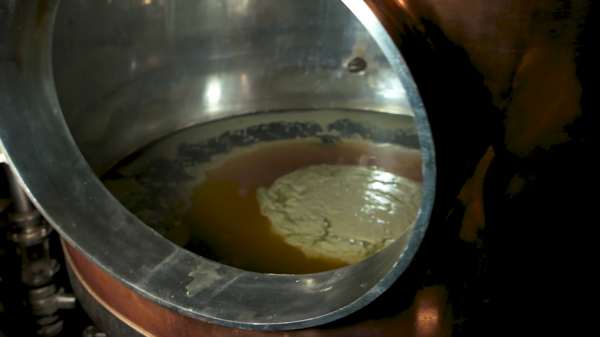 Beer krausen in fermenting beer. Chunky floaties in top of fermenting