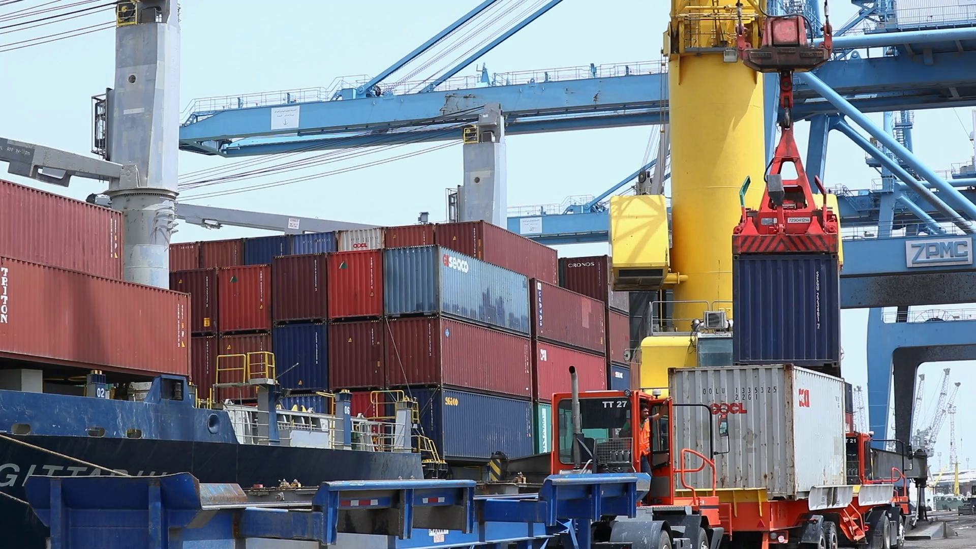 Basra Iraq - 8 May 2018: Large Container Stock Footage SBV-352889319 ...